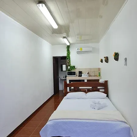 Sleep&Go! Cabinas En Siquirres Centro - Rafting Tour - Tarifa Corporativa Disponible Siqurres Da Alegria Exterior photo