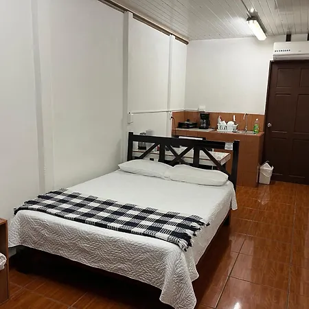 Sleep&Go! Cabinas En Siquirres Centro - Rafting Tour - Tarifa Corporativa Disponible Siqurres Da Alegria Exterior photo